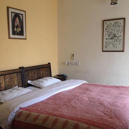 Bed and Breakfast Chhoti Haveli Нью-Дели Экстерьер фото