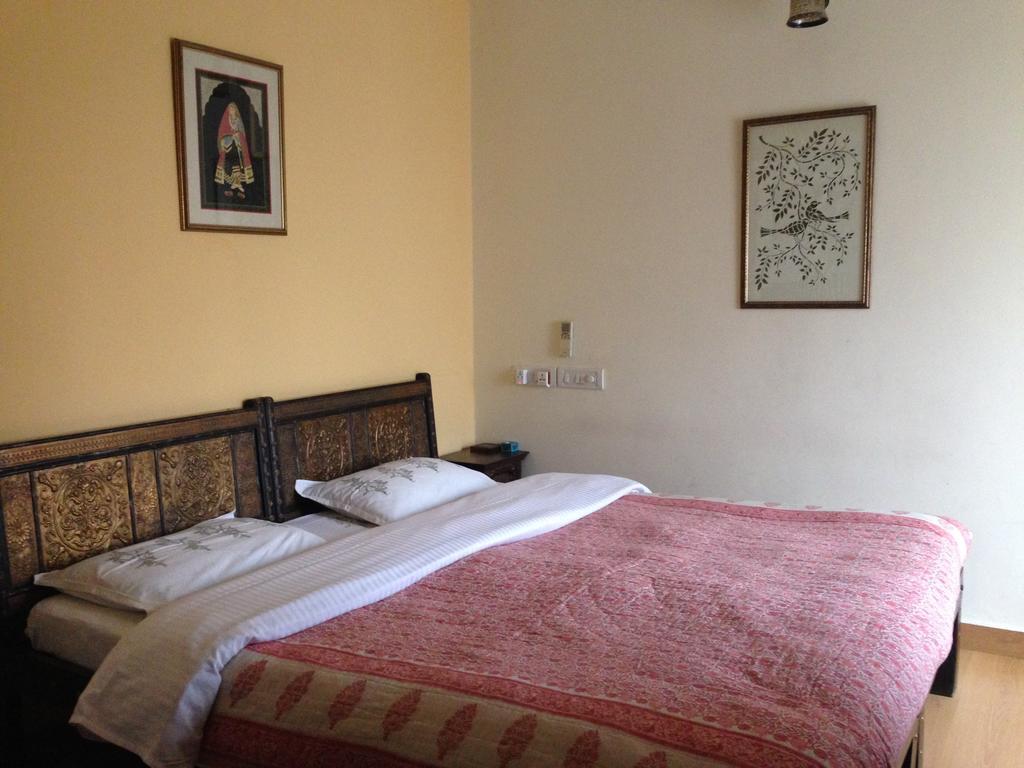 Bed and Breakfast Chhoti Haveli Нью-Дели Экстерьер фото