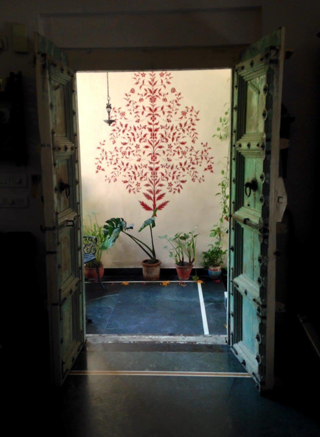Bed and Breakfast Chhoti Haveli Нью-Дели Экстерьер фото